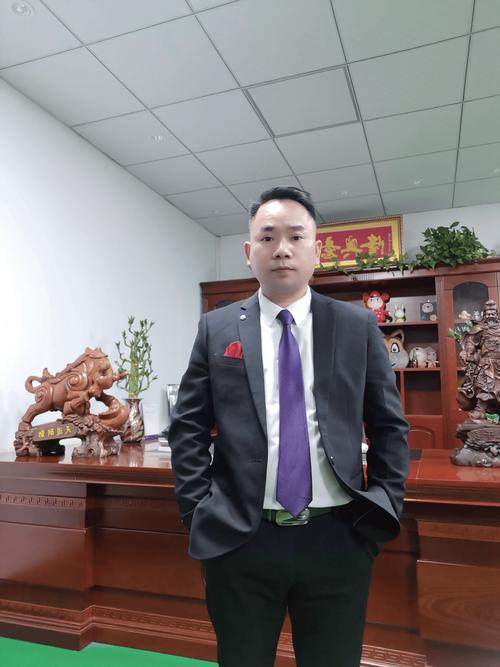 佛山市南海吉丽亚服装厂董事长陆洪波